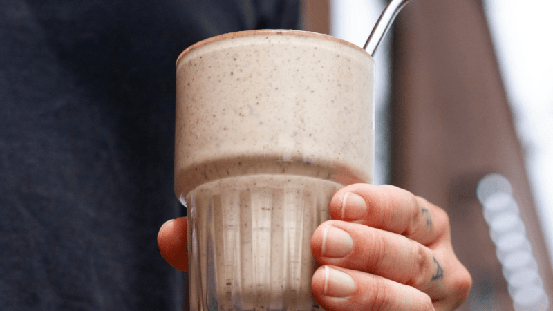 Recette de lait frappé végane alcoolisé en 2 étapes - Café Barista