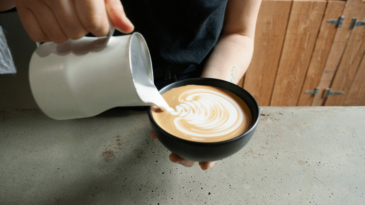 5 tutoriels pour devenir pro du latte art - Café Barista