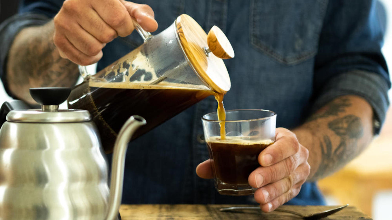 Cafetière à piston : Comment faire un bon café à la french press ? ☕️ 