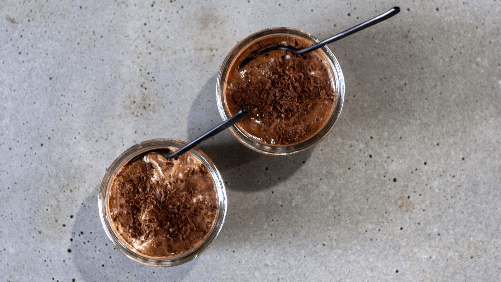 Recette de mousse au chocolat, noisettes et espresso - Café Barista